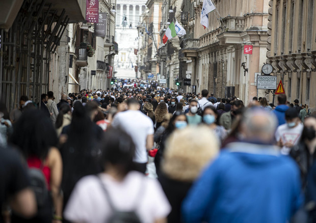 Itali, 7,220 të infektuar dhe 49 humbje jete nga Covid-19 në 24 orë