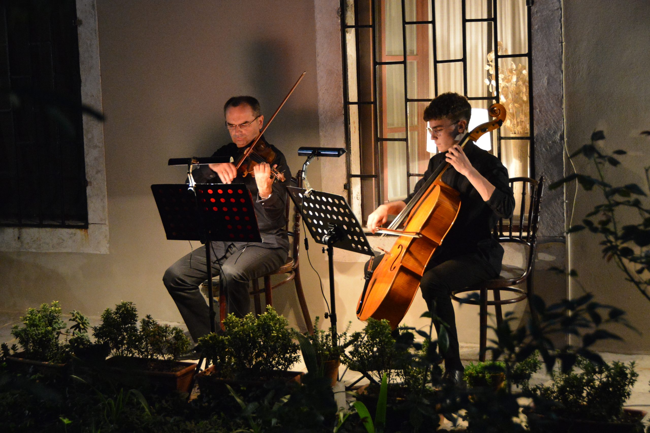 Koncertet e Bienales në Shtëpinë e të Moshuarve dhe në Institutin e të Miturve (FOTO)