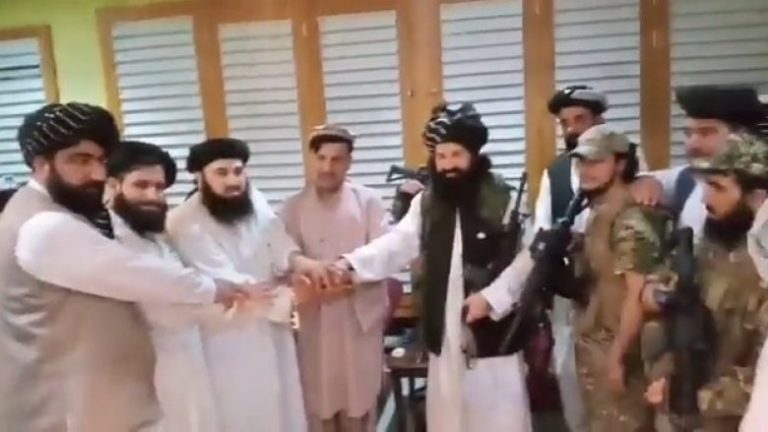 Ish-presidenti u largua nga Afganistani, vëllai i tij bashkohet me talebanët