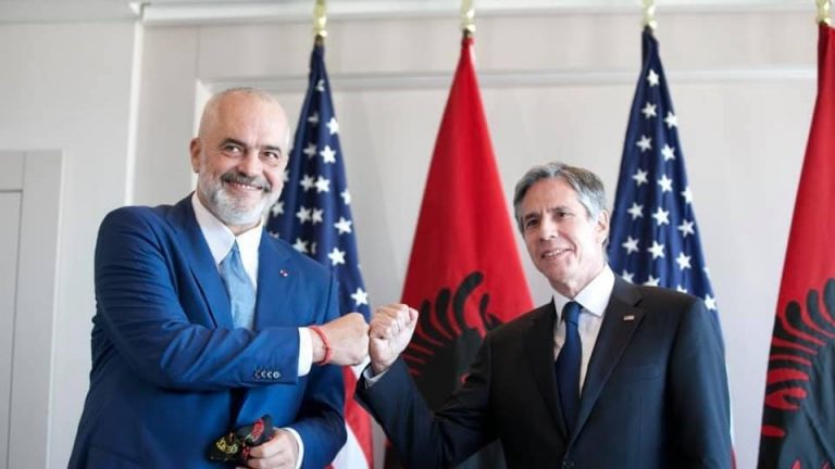 Blinken falenderon Ramën për pritjen e afganëve në Shqipëri