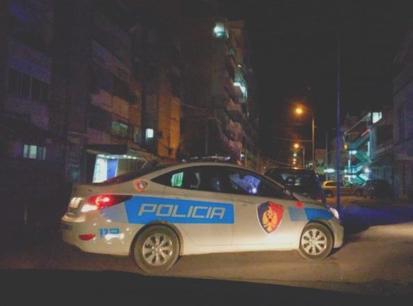 EMRI/ 51-vjeçari goditet në kokë para servisit të tij, policia nis hetimet