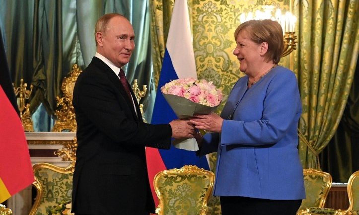 Merkel takon Putin: Rusia e Gjermania duhet të dialogojnë pavarësisht mosmarrëveshjeve