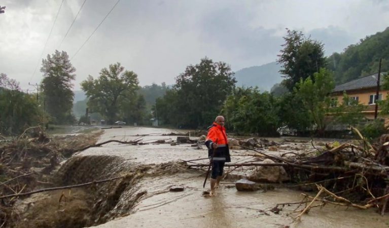Përmbytjet në Turqi, raportohet për të paktën 40 të vdekur
