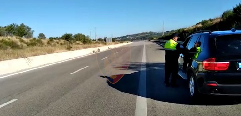 Policia aksion me kamera dhe dronë, 6 shoferë të arrestuar në 24 orë. Ndalohet makina me 172 km/orë në Tiranë-Durrës