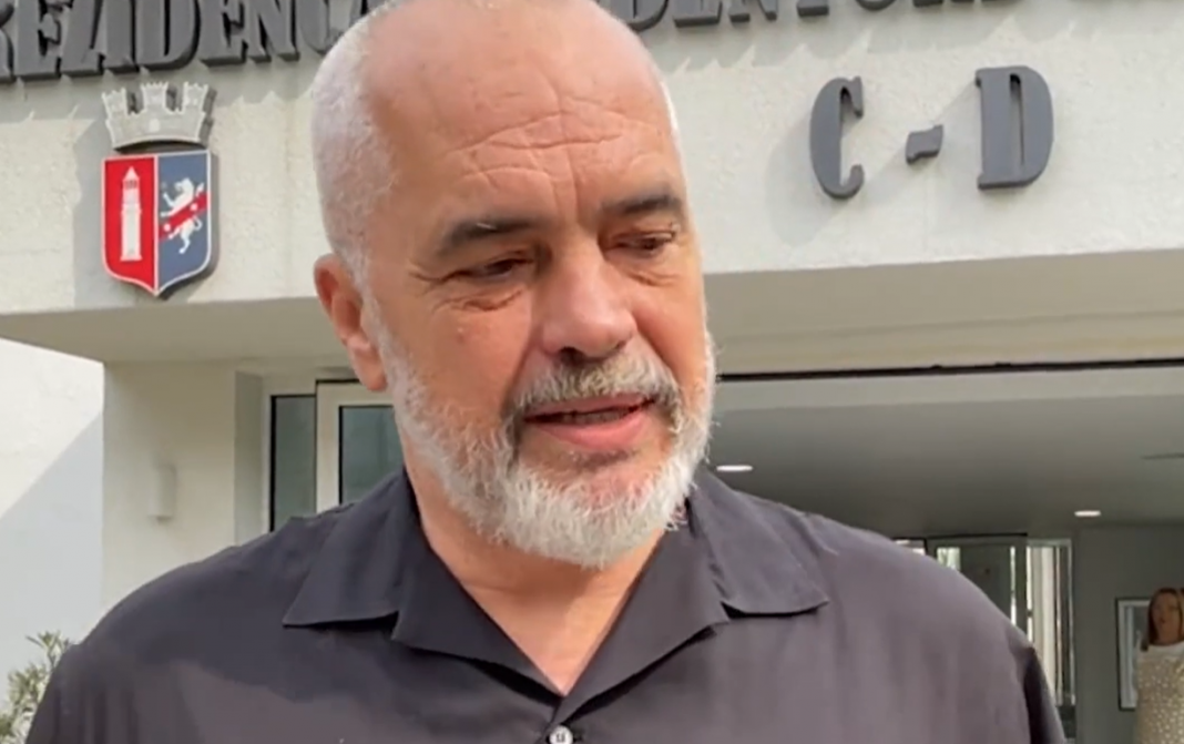 Rama: Vaksinimi për pedagogët dhe studentët do të bëhet i detyrueshëm