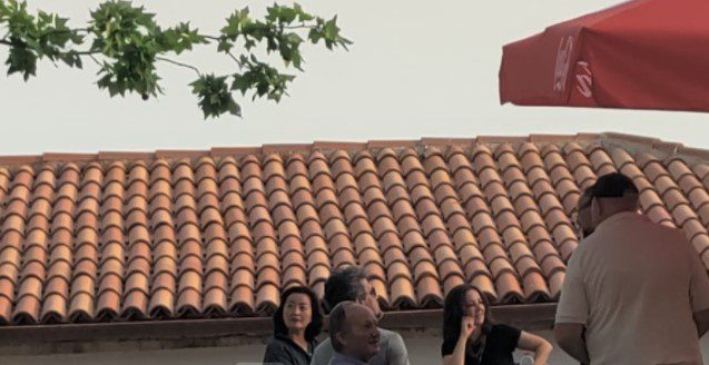 Ambasadorja Kim nis pushimet në jugun e Shqipërisë