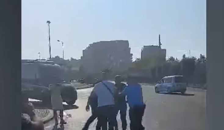 Organizuan protestë në portin e Durrësit pasi u anulua udhëtimi me traget, procedohen 3 shtetas