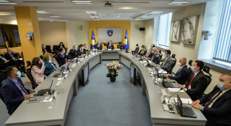 Covid-19/ Qeveria Kurti miraton masat e reja kufizuese, për të hyrë në Kosovë duhet…