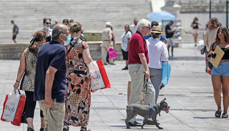 2 768 raste të reja dhe 10 viktima gjatë 24 orëve të fundit në Greqi