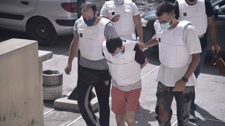 Detajet tronditëse/ Shqiptari rrëfen si e vrau bashkëshorten ndërsa ajo ishte në gjumë