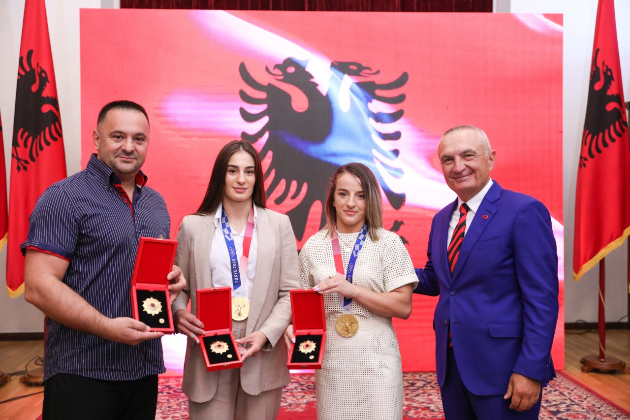 Fituan medalje ari në Lojërat Olimpike, Meta vlerëson me dekoratë xhudistet kosovare