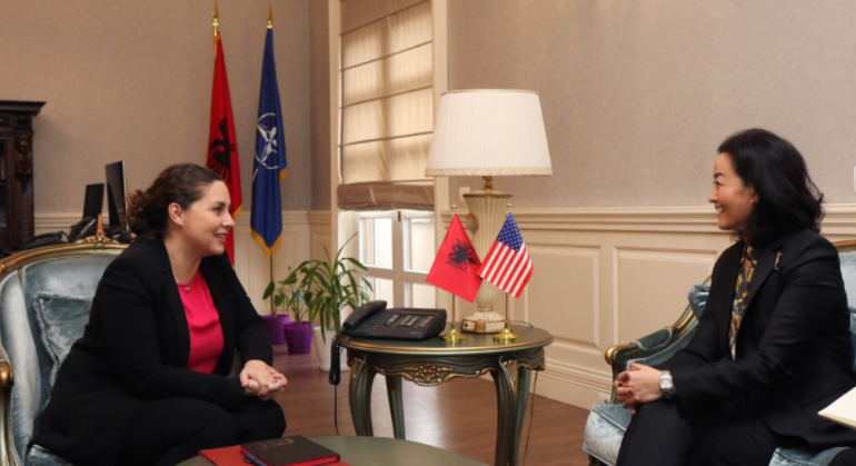 Afganët në Shqipëri/ Ambasadorja Kim takon ministren Xhaçka