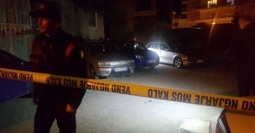 Plagoset me armë zjarri 26-vjeçari në Durrës, shpallet në kërkim autori