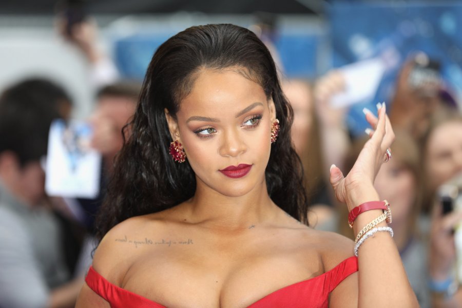 Së shpejti në treg, parfumi &#8220;Fenty&#8221; nga Rihanna