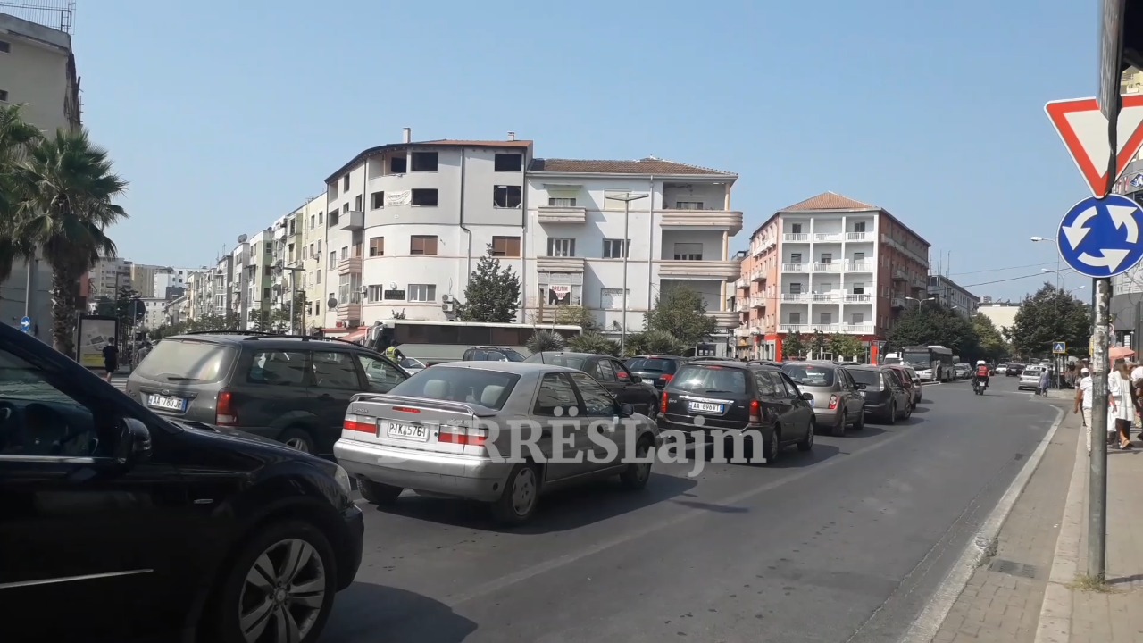 Emigrantët kthehen në vendet e BE, fluks i lartë në dalje në portin e Durrësit (VIDEO)