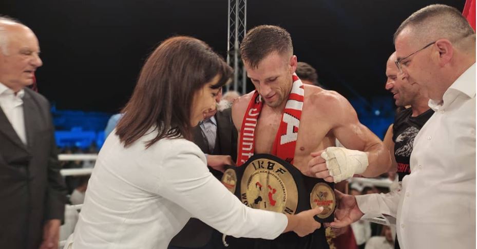 Fantastik Ferit Keta, luftëtari shqiptar shpallet kampion bote në kikboks