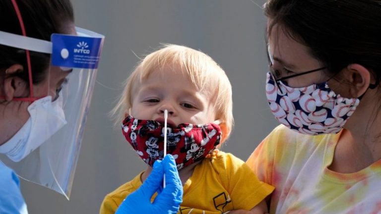 Emiratet e Bashkuara Arabe fillojnë vaksinimin e fëmijëve mbi 3-vjeç