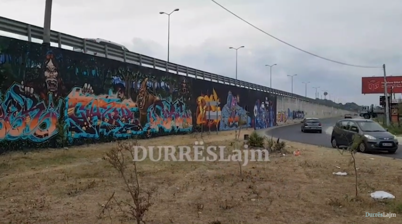 “Street art” i jep ngjyra betonit, pikturat murale veshin nënkalimin e Golemit (VIDEO)