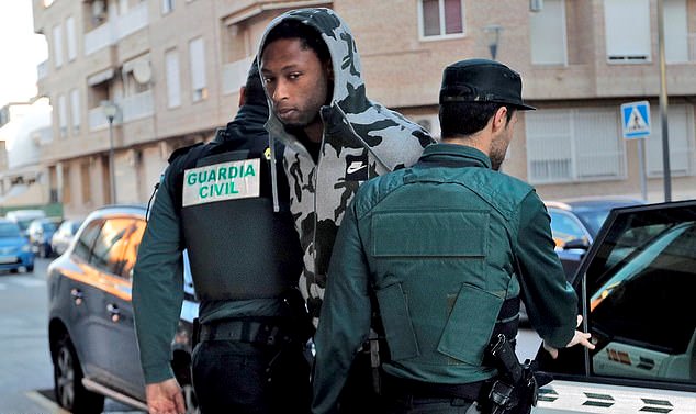 S’kanë fund telashet për futbollistin e Olimpiakosit, një 17-vjeçare e akuzon për përdhunim! Arrestohet sërish nga policia