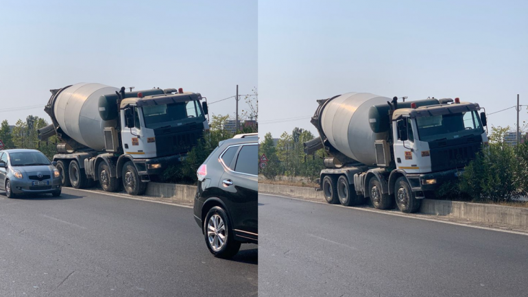 Betonierja përfundon mbi trafikndarësen