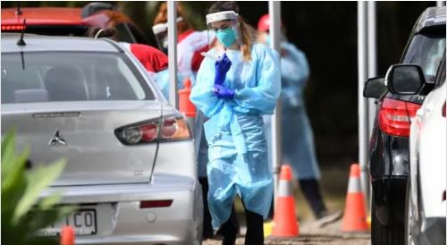 Qindra mjekë karantinohen në Australi, varianti Delta “mbërthen” vendin
