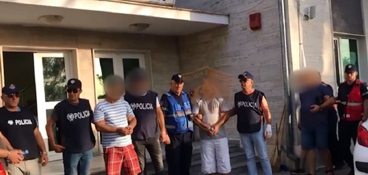 Po trafikonin kokainë dhe kanabis, kapen në flagrancë 5 persona (VIDEO)