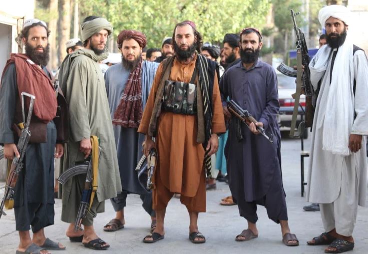 Talebanët nisin kontrollet derë më derë për të kapur ata që bashkëpunuan me amerikanët