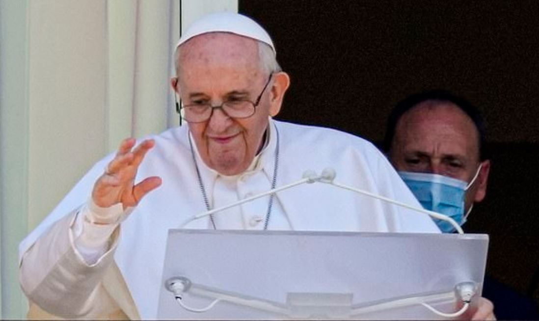 Papa Françesku e konsideron vaksinimin “gjest të dashurisë”