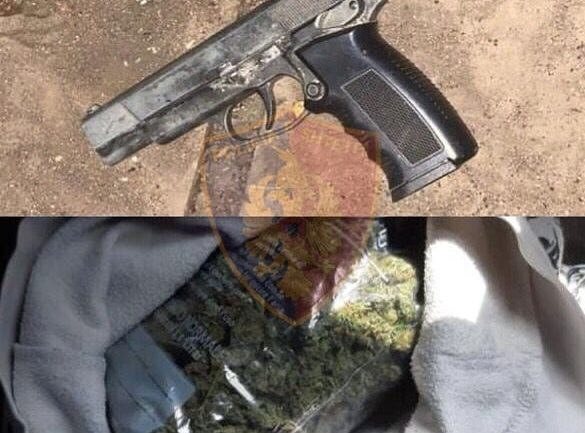 Drogë dhe armë në banesa, arretohen 23-vjeçarja dhe një adoleshent 15 vjeç