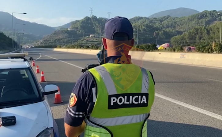 Policia arreston 28 shoferë, pezullon 198 patenta dhe vendos rreth 5000 gjoba gjatë fundjavës