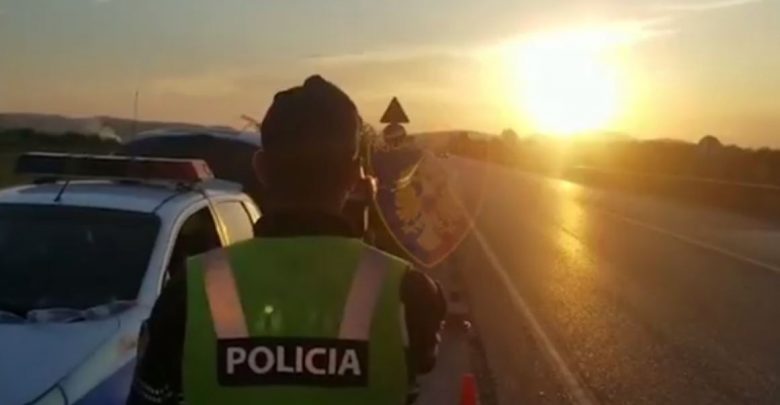 Policia ndëshkon shoferët: Arrestohen 11 persona, pezullohen 60 leje drejtimi dhe vendosen mbi 1600 gjoba