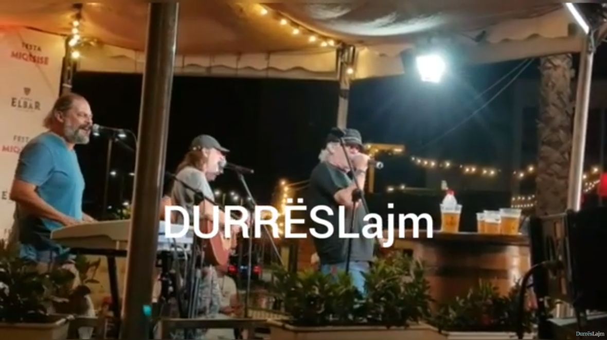 &#8220;Tre Musketierët&#8221; e rock-ut shqiptar performojnë në &#8220;Festën e Miqësisë&#8221; në Durrës (VIDEO)