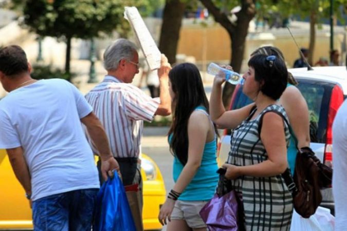 Katër mënyra të thjeshta për të përballuar nxehtësinë e ditëve të verës