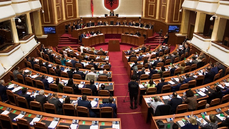 Sot nis Parlamenti, opozita rikthehet në Kuvend pas 2 vitesh mungesë