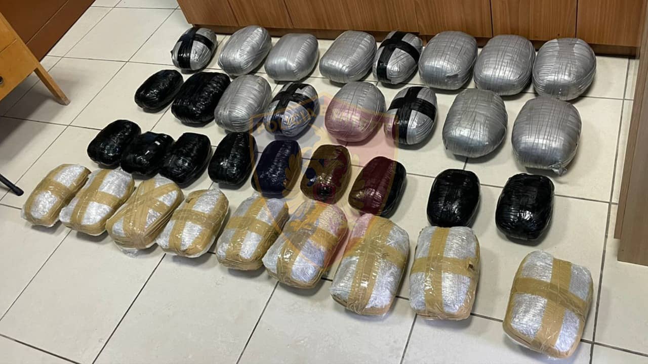 Do trafikonin drejt Maqedonisë së Veriut 38 kg kanabis me skaf, kapen të rinjtë