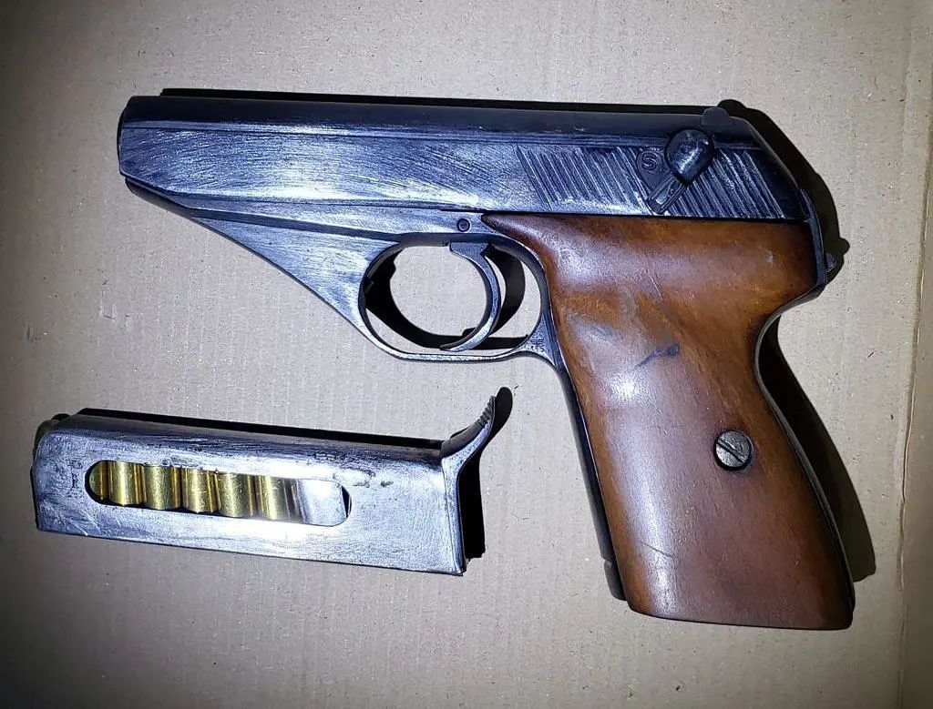 Lëvizte me armë zjarri dhe municion luftarak, arrestohet 42-vjeçari