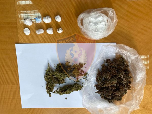 Shpërndante kokainë dhe kanabis, arrestohet 42-vjeçari (EMRI)