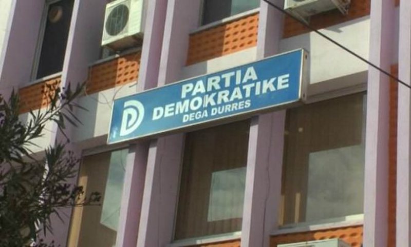 &#8220;Plas&#8221; brenda PD Durrës, nënkryetari Golja kritikon qëndrimin e Xhaferajt