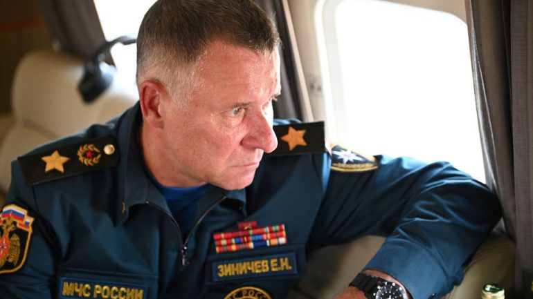 Tentoi të shpëtojë një person, vdes ministri rus i emergjencave civile