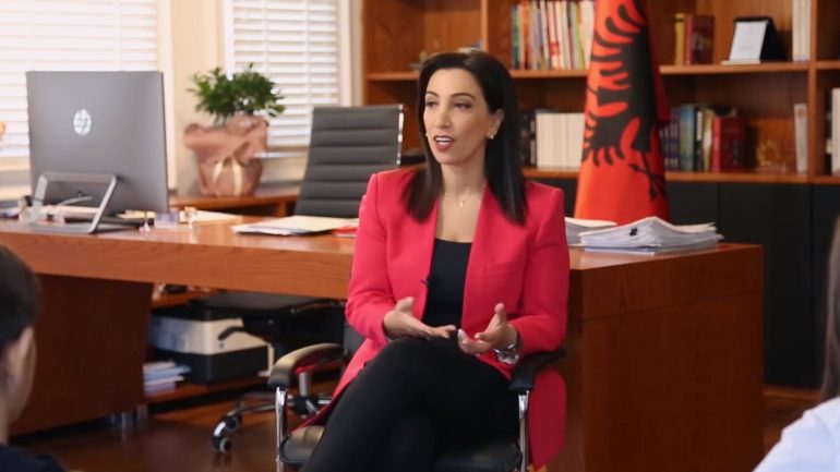 Viti i ri shkollor, Kushi thirrje nxënësve: Respektoni masat kundër Covid