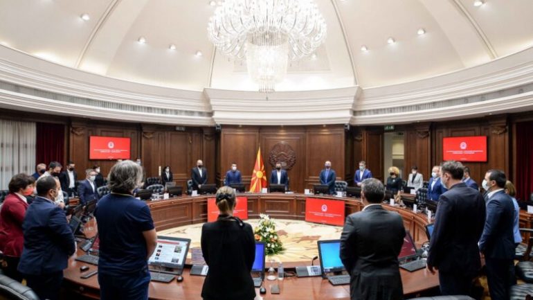 Zjarri në spitalin e Tetovës/ Maqedonia e Veriut kërkon ndihmën e BE-së dhe NATO-s