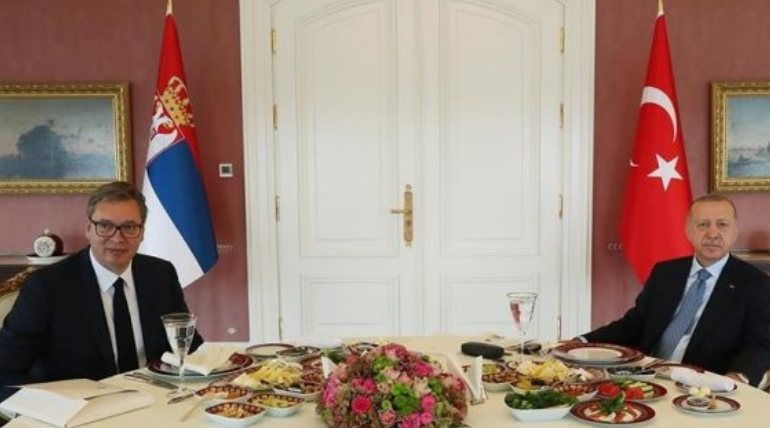 Vuçiç diskuton me Erdogan për dialogun Kosovës-Serbi në Stamboll