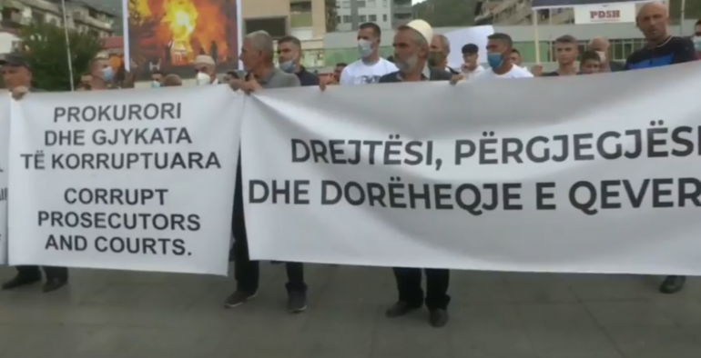 Djegia e spitalit Covid, qytetarët protestë në Tetovë: Drejtësi, përgjegjësi dhe dorëheqje e qeverisë!