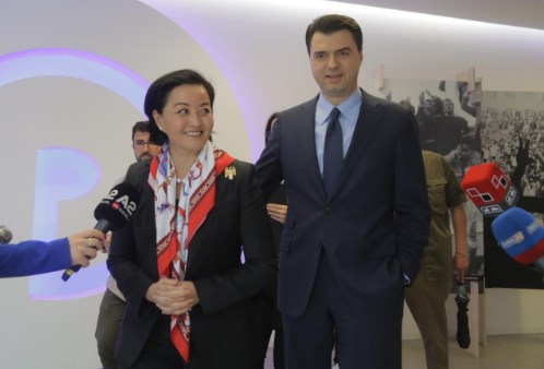 Takimi i parë pas përjashtimit të Sali Berishës, ambasadorja Kim takon sot Lulzim Bashën