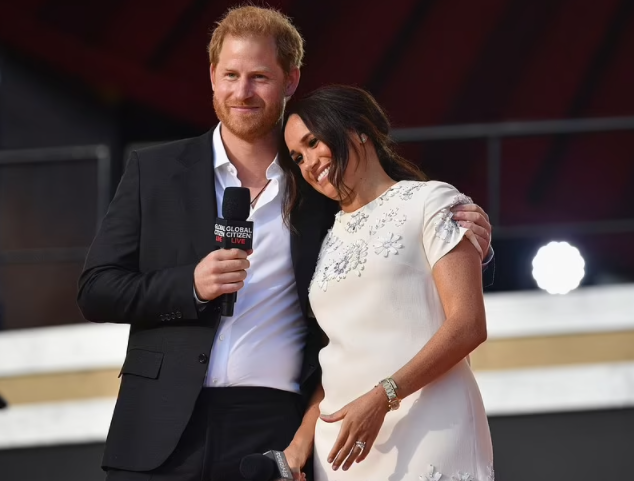 Veshjet e Meghan Markle në turin e Nju Jorkut kushtuan plot 67.000 paund (FOTO)