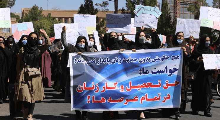 Nën frikën e talebanëve, gratë afgane dalin në protestë