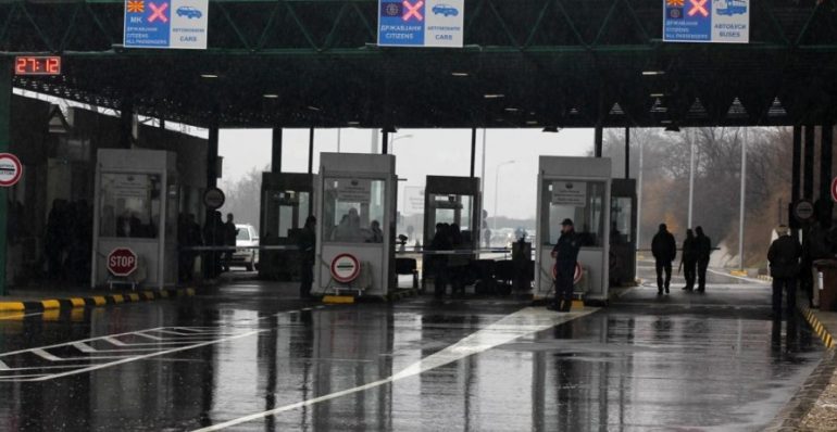 Maqedonia e Veriut lejon futjen në kufi vetëm me dëshmi vaksinimi ose test PCR