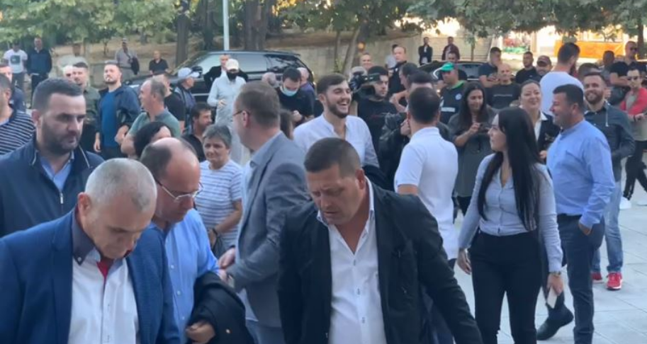Berisha zbret sot në Vlorë për takimin e 3 të “foltores”, kush janë demokratët që e presin