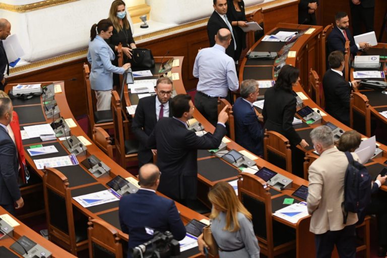 PD i dërgon shkresë Kuvendit: Berisha nuk është deputet i Grupit tonë Parlamentar