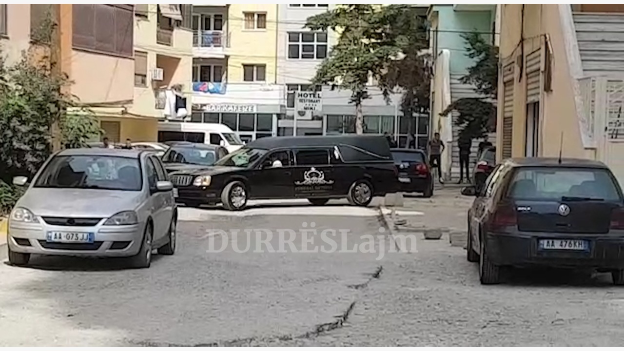 Durrës, përcillet për në banesën e fundit 21-vjeçari Aldi Rama (VIDEO)